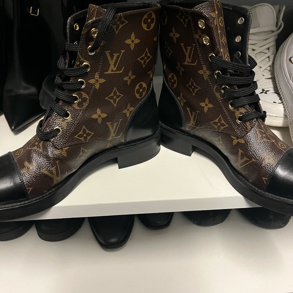 Louis Vuitton combat monogram boots worn twice, in amazing condition